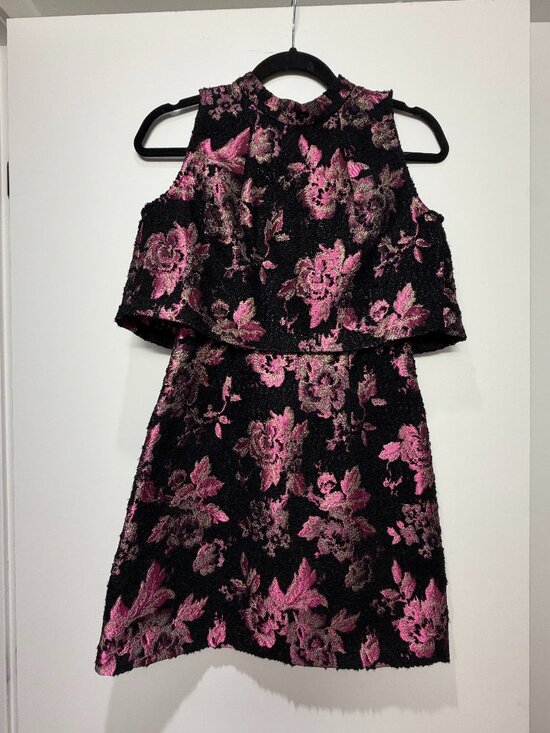 Topshop Dresses & Skirts - Floral mini 🌺